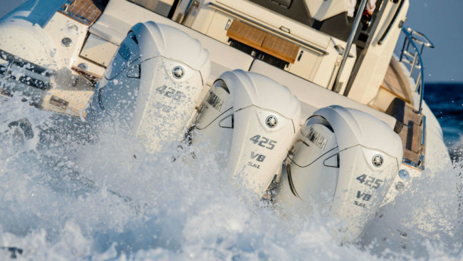 2018-Yamaha-V8-XTO-EU-Pearl_White-Action-022-03