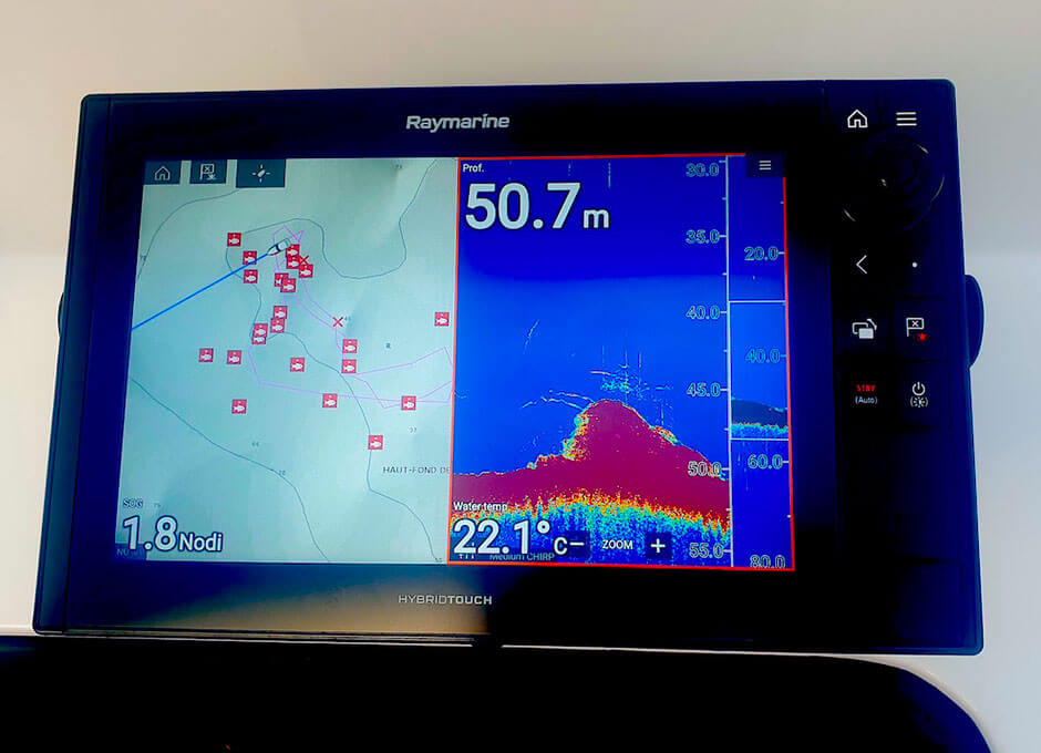 AXIOM Raymarine... un display nitido ti permette di scoprire dove sono i predatori... e proprio dove dobbiamo far battere il ns. “guardiano”